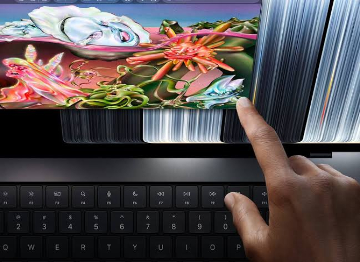 Apple сменила Mini-LED на тандемный OLED. Новый экран PROLED XDR даёт глубокий чёрный и высокую яркость. Apple сменила Mini-LED на тандемный OLED. Новый экран PROLED XDR даёт глубокий чёрный и высокую яркость.